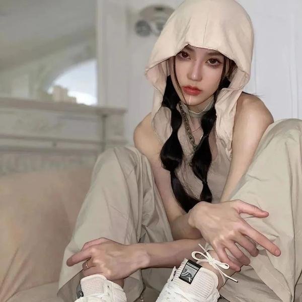 拿针的女孩